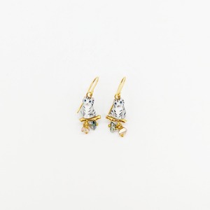 【nach】 Cat on a brunch earrings