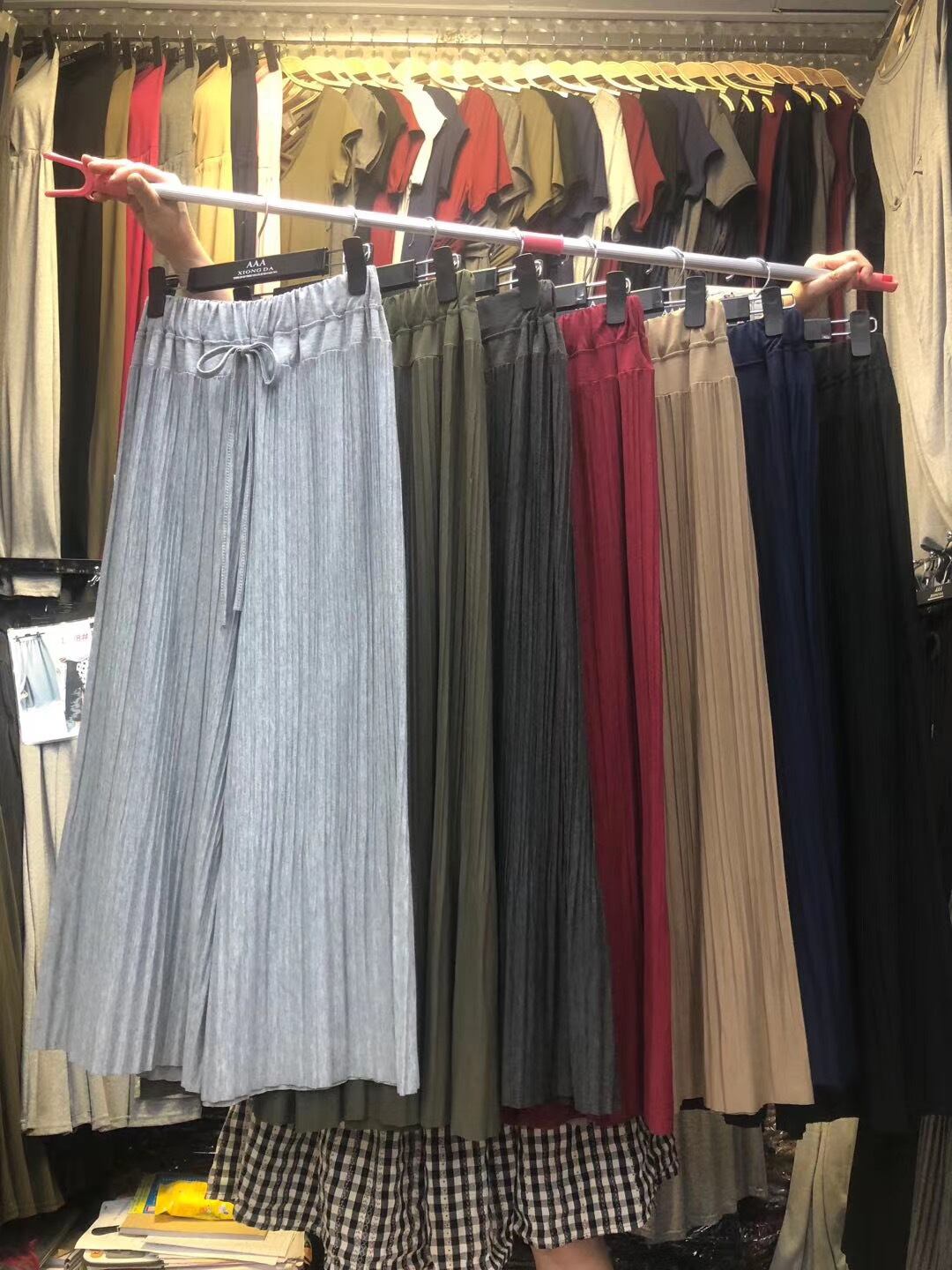 プリーツパンツ