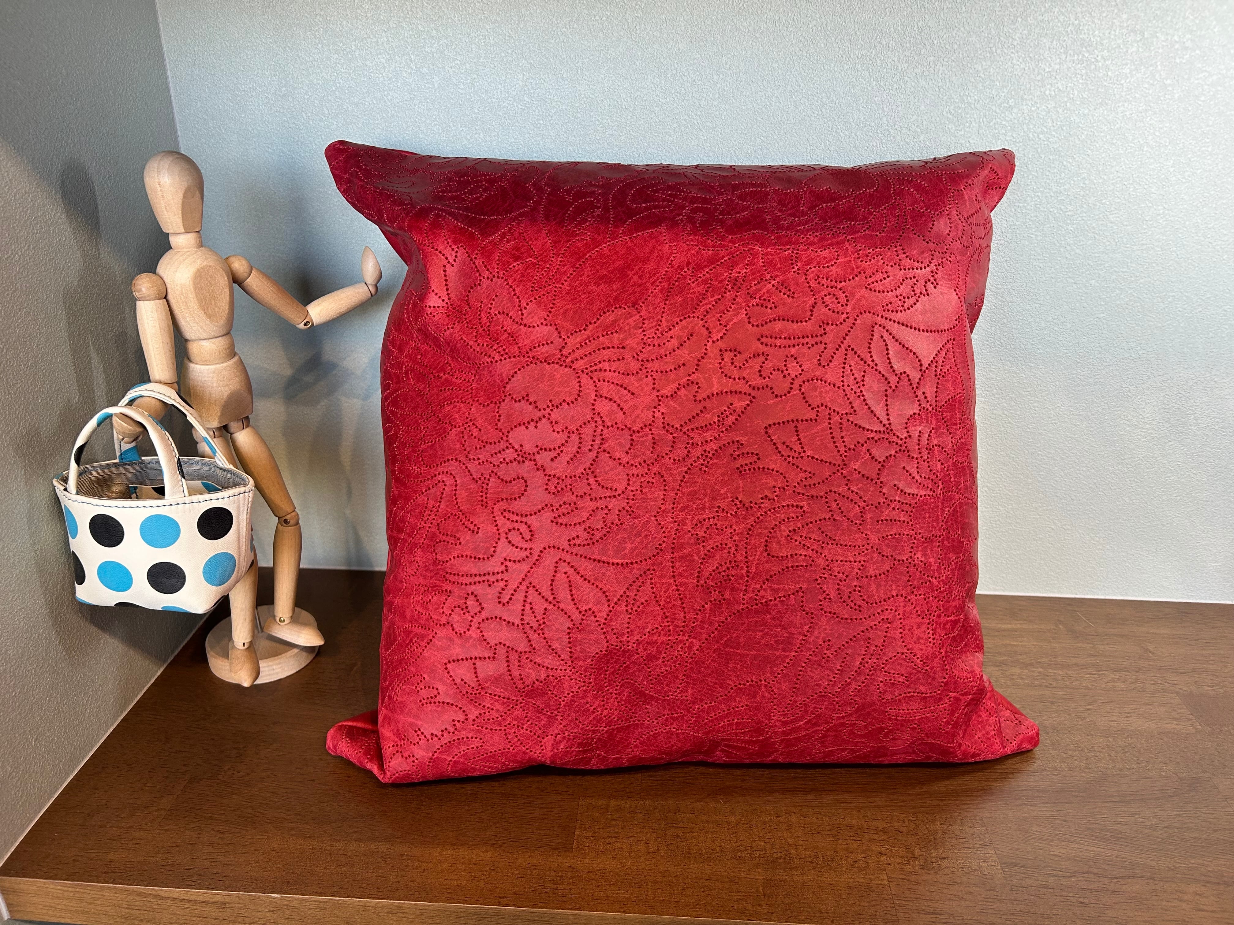 クッション①（ブラック×ハラコ水玉） | 革の店シェリス