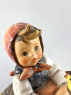 陶器人形　フンメルHummel　ゲーベル社Geobel　少女と小鳥  In Tune　17otf21