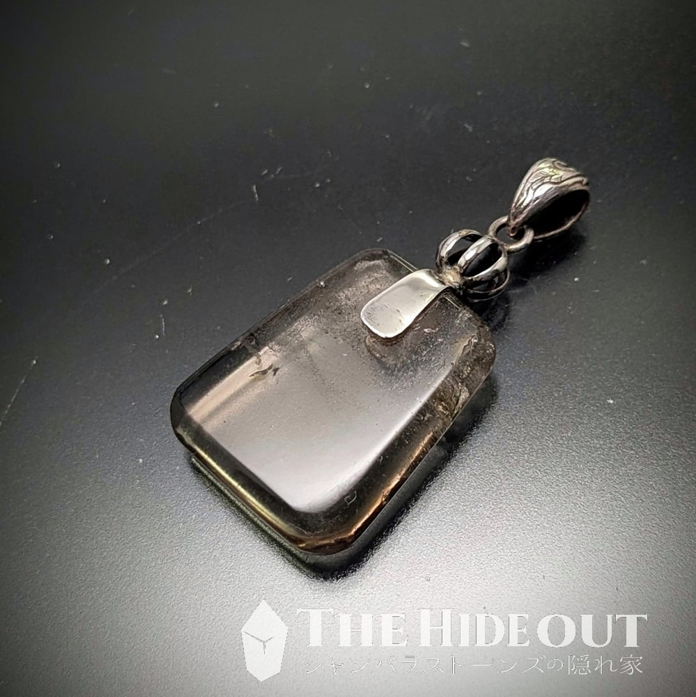 過去品アウトレット/B級品セール023 ヒマラヤ/ゴルカ地区産スモーキークォーツペンダント 透明感最高・一筋の靄の風景もとても良し