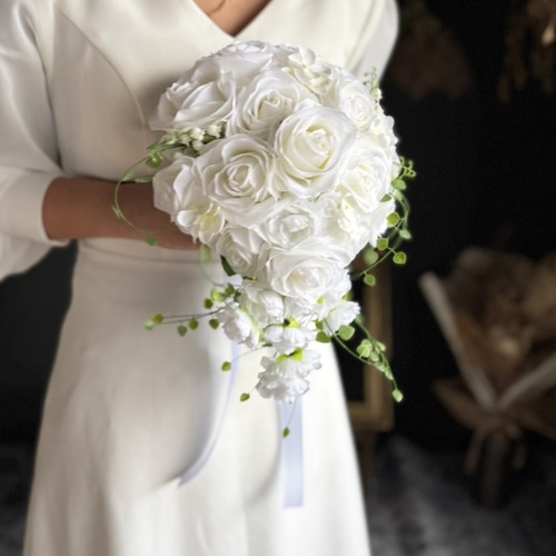 白バラ×鈴蘭キャスケードブーケ☆