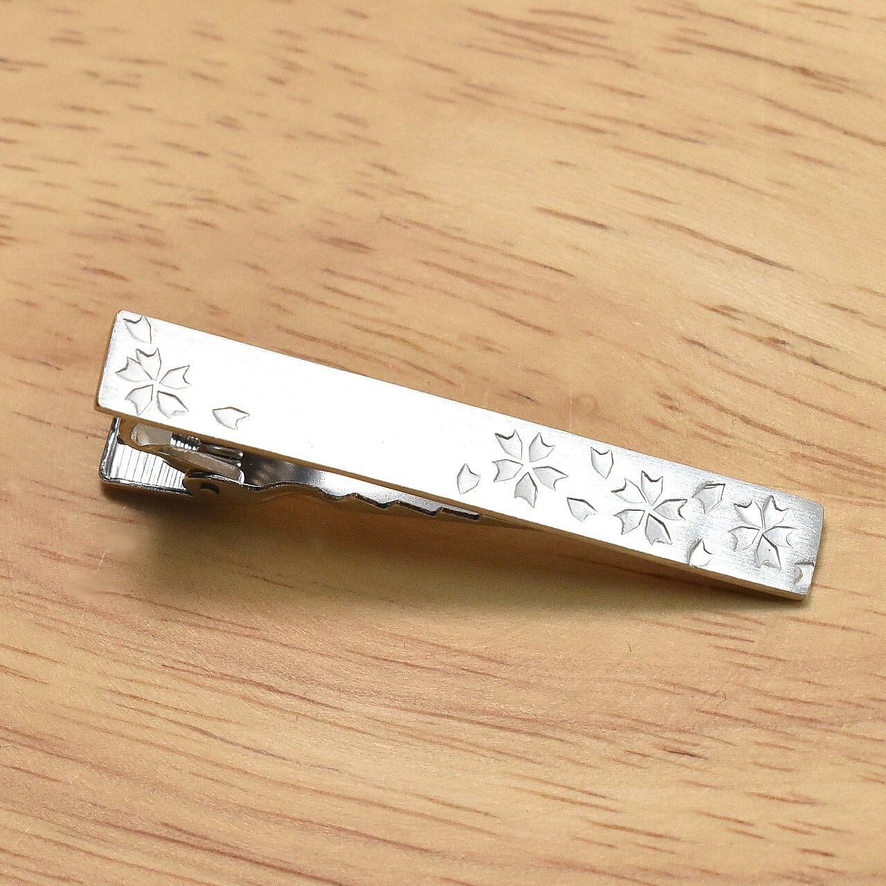 ネクタイピン 花デザイン K10 silver 桜/桜の花びら模様 シルバーネクタイピン | ネクタイピン専門店 工房Ankh