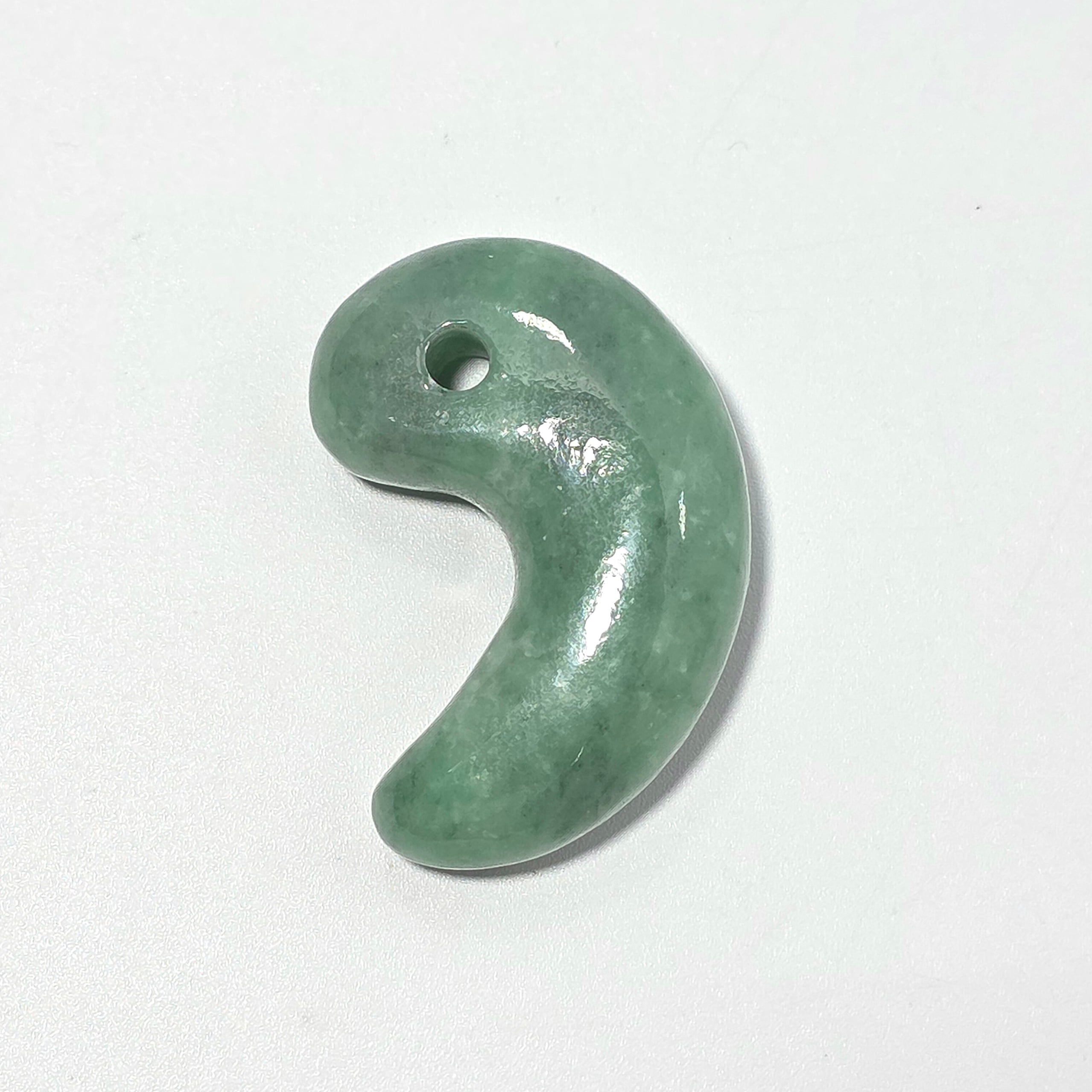 勾玉 | 糸魚川翡翠工芸家 赤羽可行BASE