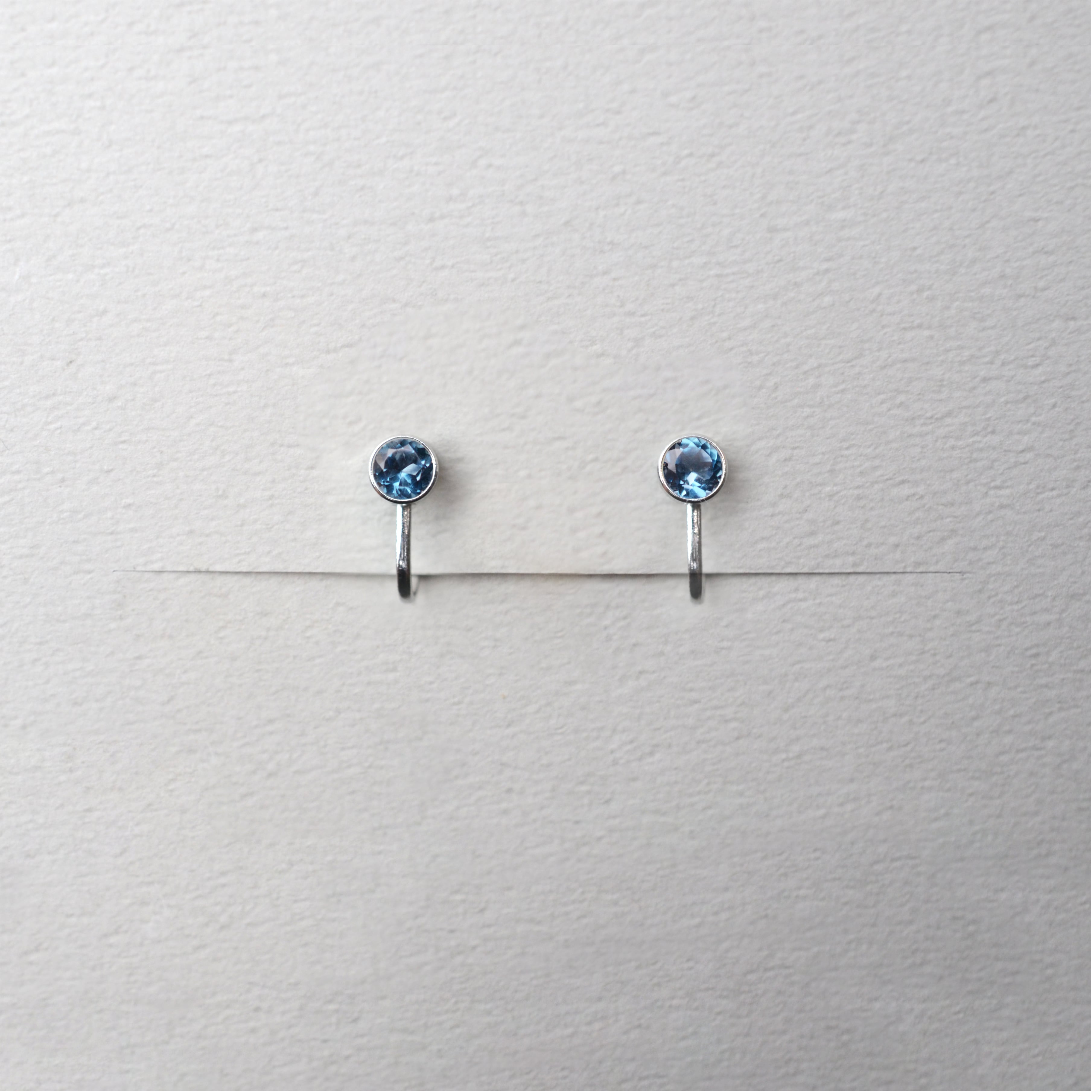 邪魔にならない! ロンドンブルートパーズ イヤリング 宝石質AAA