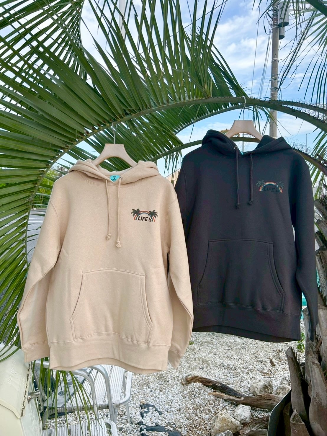 LIFE is × TAMOコラボ フルカラー フーディー ￥11,800(￥12,980)