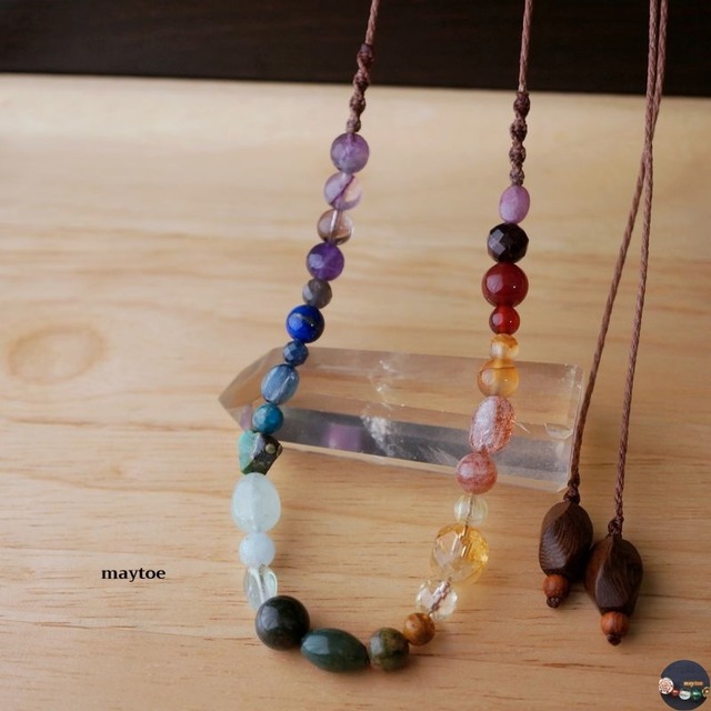 七色天然石の厄除けロングネックレス＜厄年のお守りに＞＊チャクラネックレス＊ 金属フリー