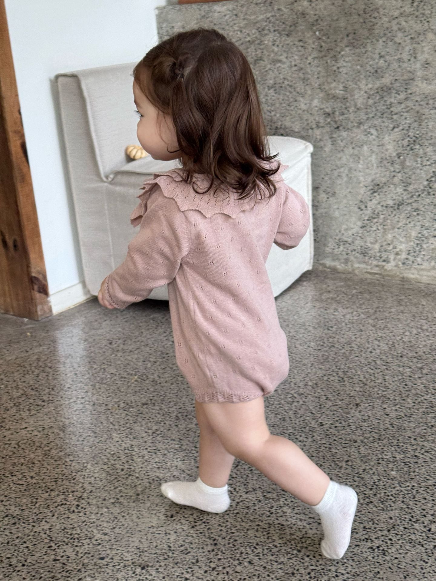 透かし編みニットロンパース