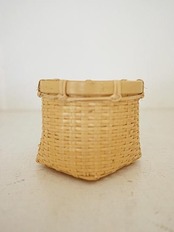 竹のおしぼり籠