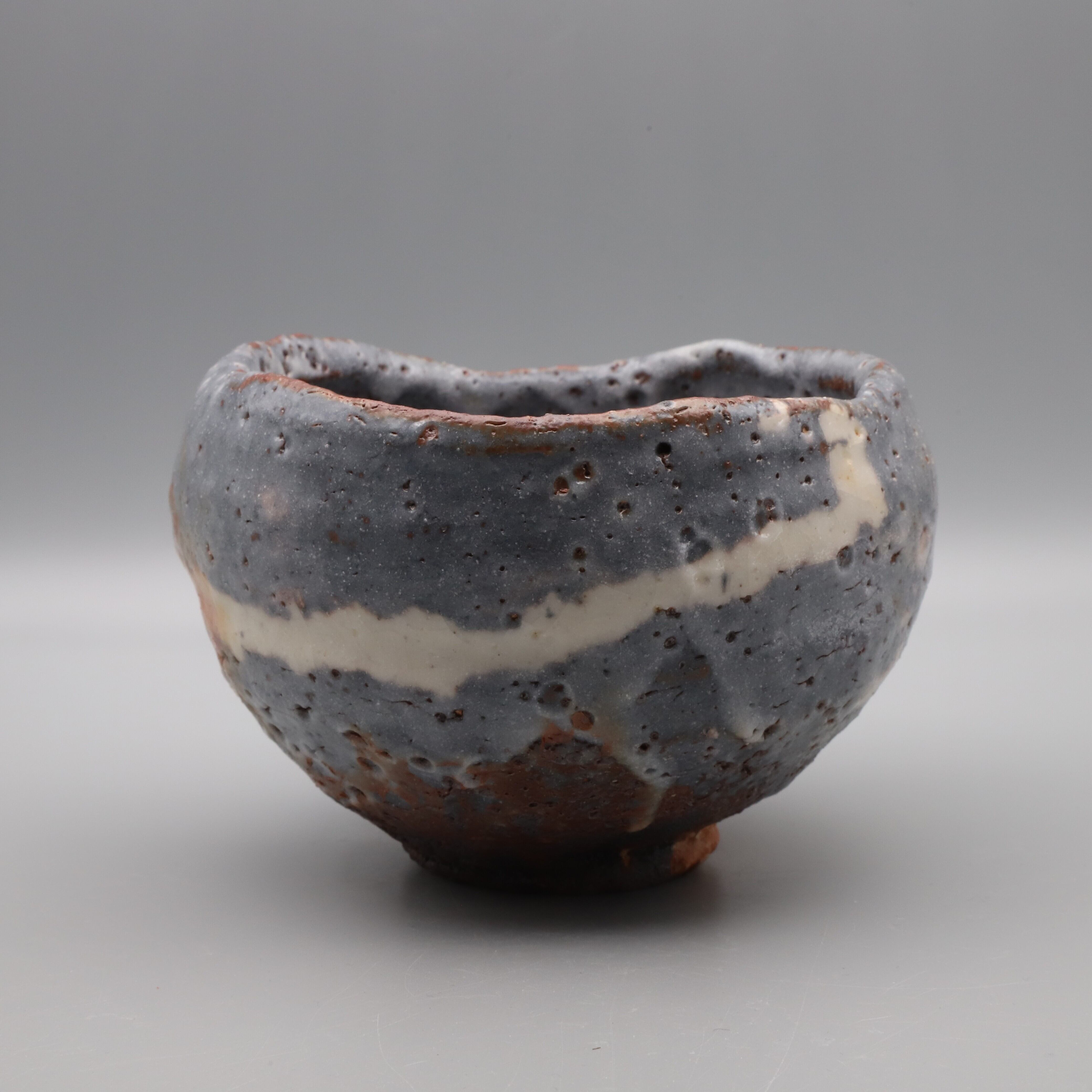 關 共歩 鼠志野 茶碗② Kyoho Seki, Nezumi shino tea bowl#2 | 茶碗