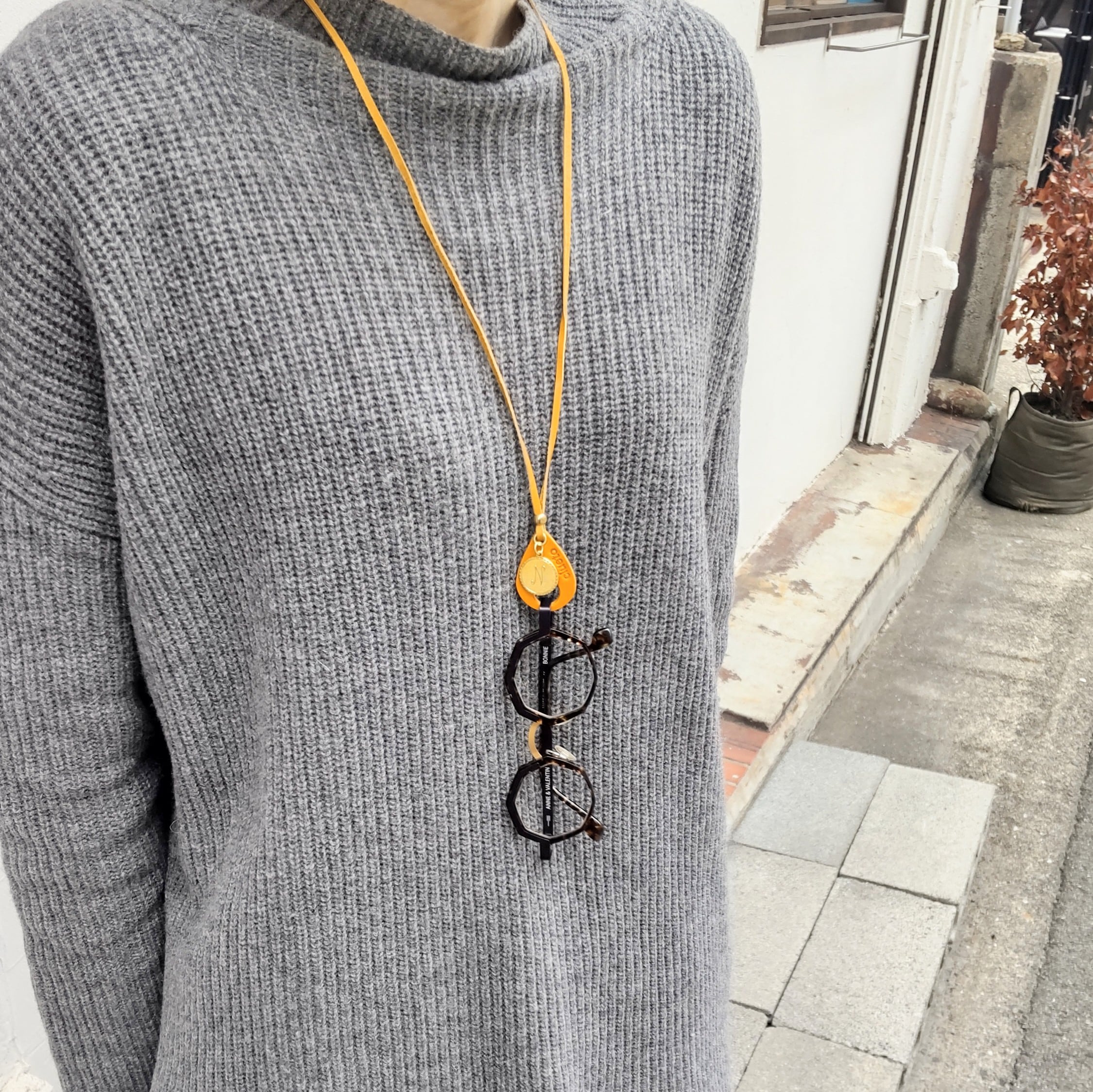 glasses holder雫（メガネホルダー、イニシャルチャーム付き）:全7色
