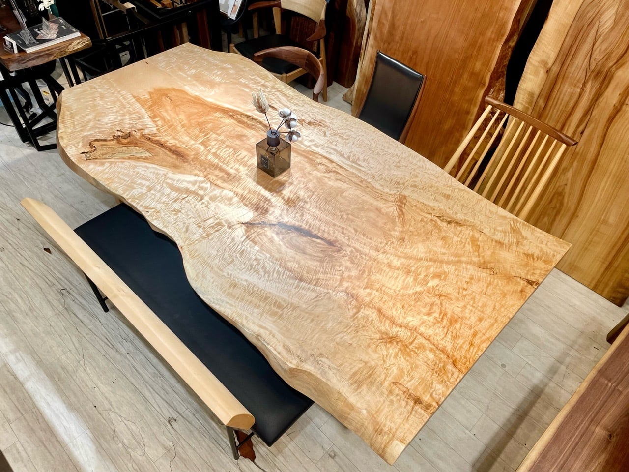 栃 ダイニングテーブル 最高級 杢 一枚板 - 宮崎県の家具