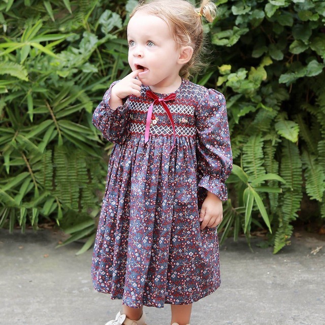 110のみ 大人可愛い スモッキング刺繍ワンピース Heart Spring スモッキングワンピースと可愛い子供服 110のみ 大人可愛い スモッキング刺繍ワンピース Heart Spring スモッキングワンピースと可愛い子供服