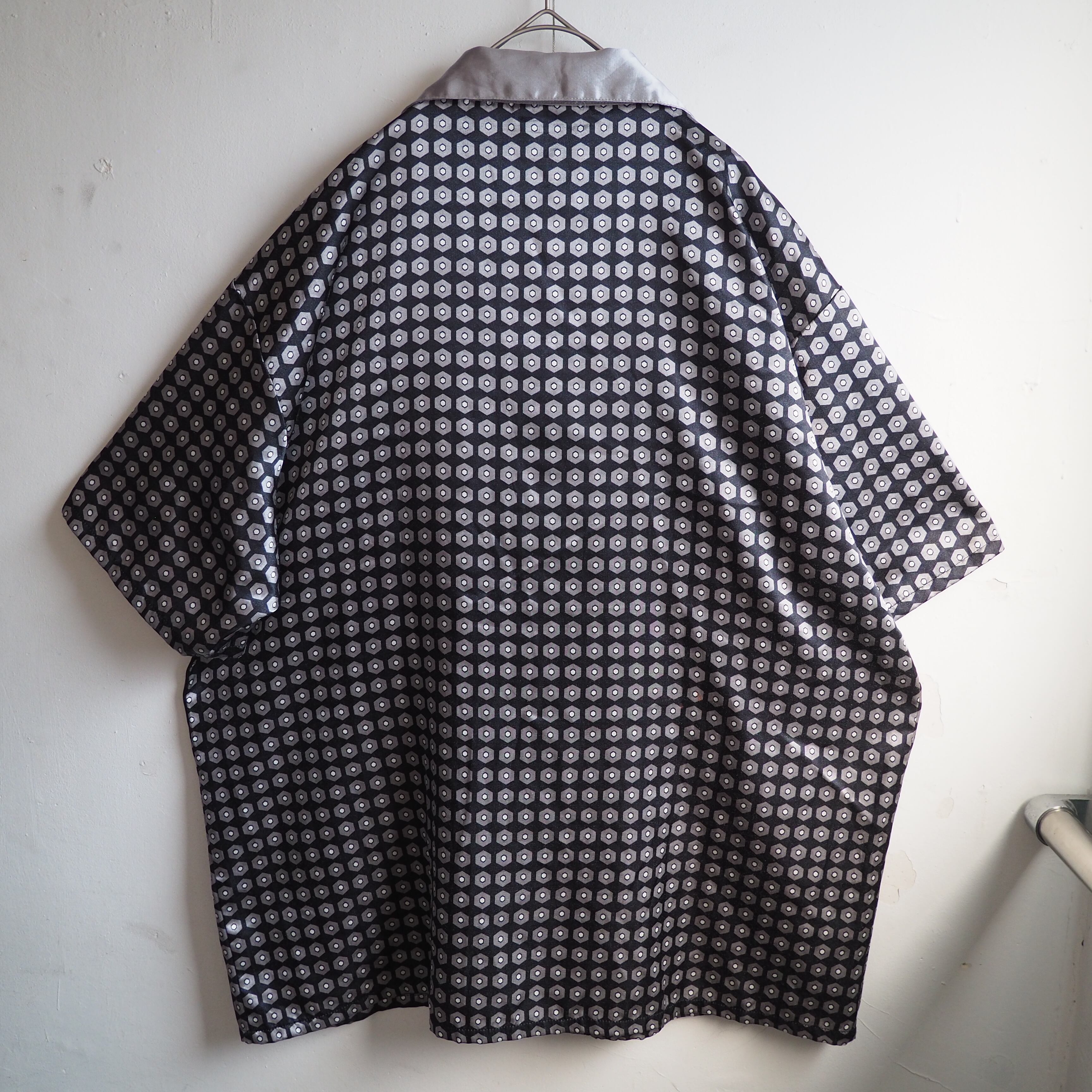 ” 超光沢 ” Geometric Dot pattern Design Drape loose Box silhouette shirt