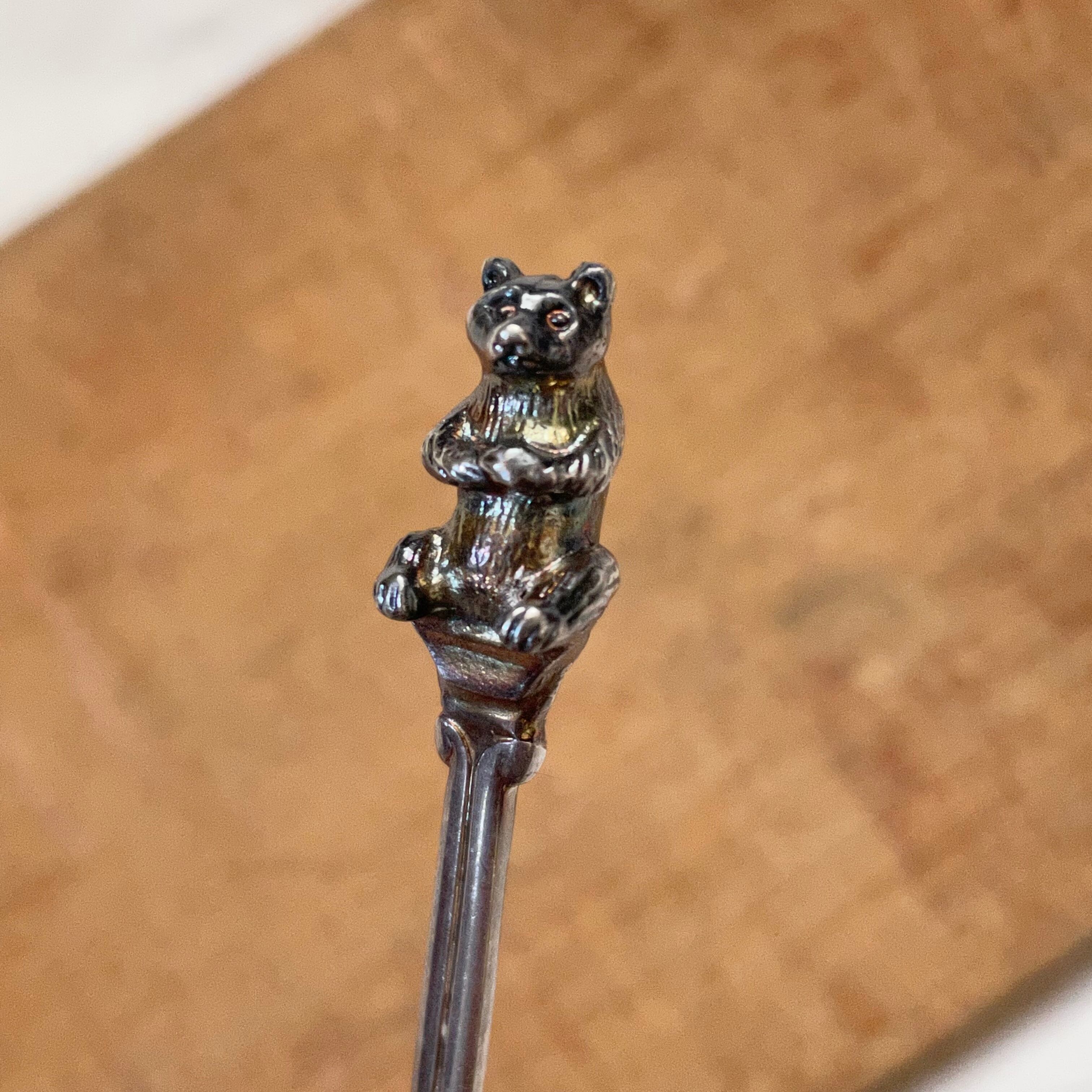 座ったクマのティースプーン