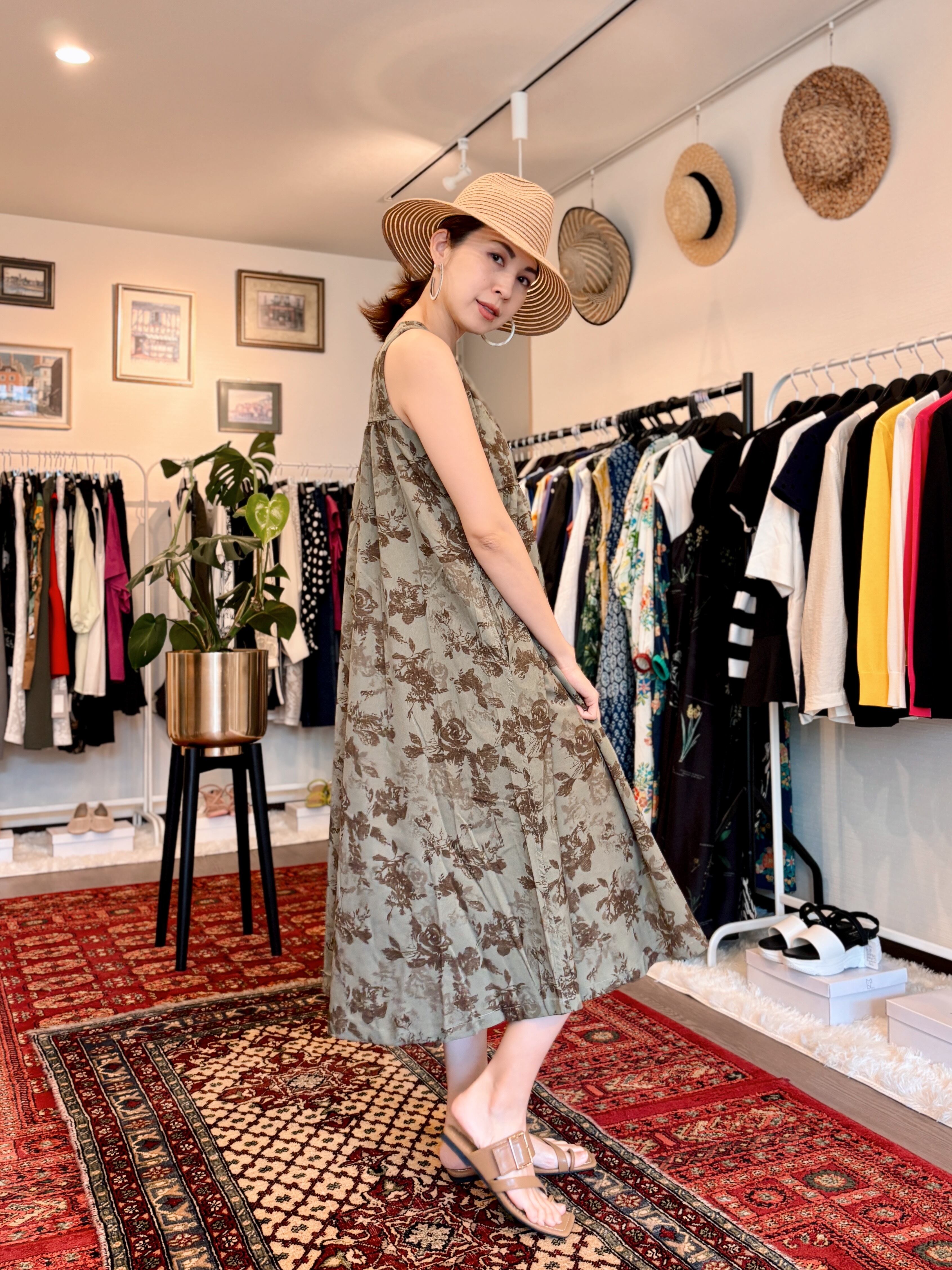 フラワープリントノースリーブワンピース