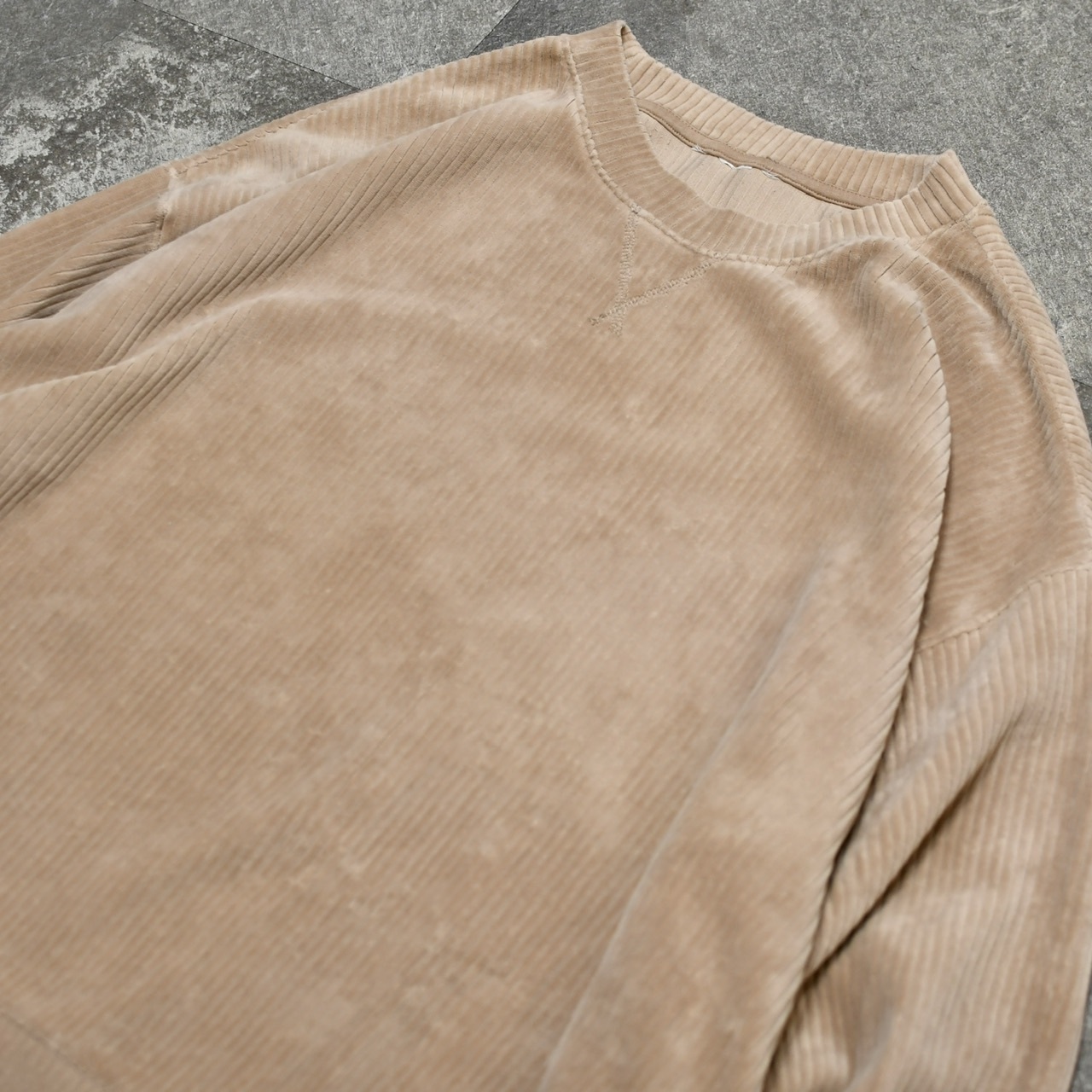 wide silhouette velour corduroy sweat beige