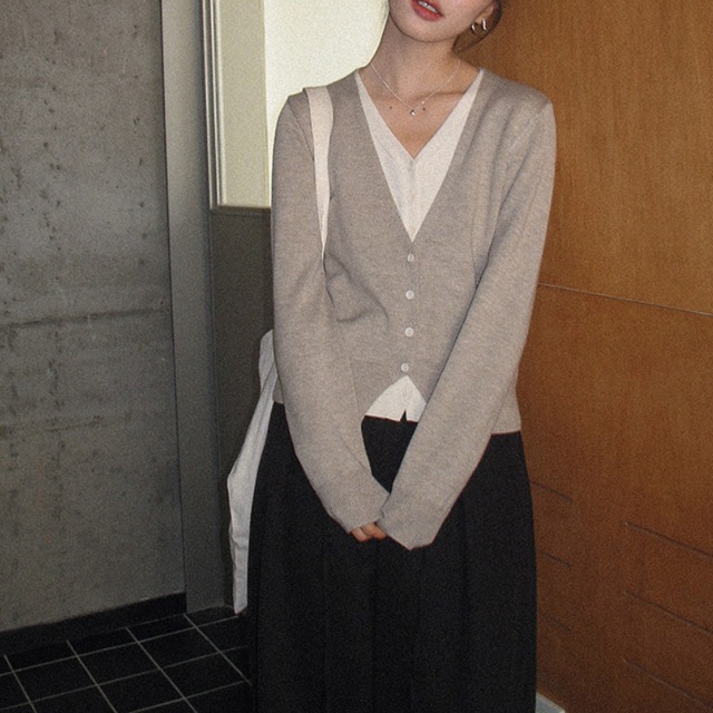 layered v-neck knit cardigan　J00427