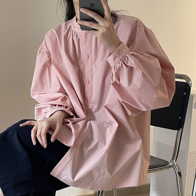 トップス レディース  シャツ ブラウス 白シャツ 白トップス 袖あり 長袖 ボリューム袖 バンドカラー かわいい 大人可愛い きれいめ シンプル カジュアル 大人 上品 おしゃれ お洒落 かっこいい レトロ 大人可愛い 大人女子 こなれ感 ラフ マニッシュ 個性的 クール モード系 送料無料 存在感 抜け感 ゆったり ゆる 無地 春 秋 冬 入学式 入園式 10代 20代 30代 40代 女性用 ママ オフィス ビジネス OL 通勤 学生 通学 デート お出かけ 送料無料 女子会 休日 旅行 着回し