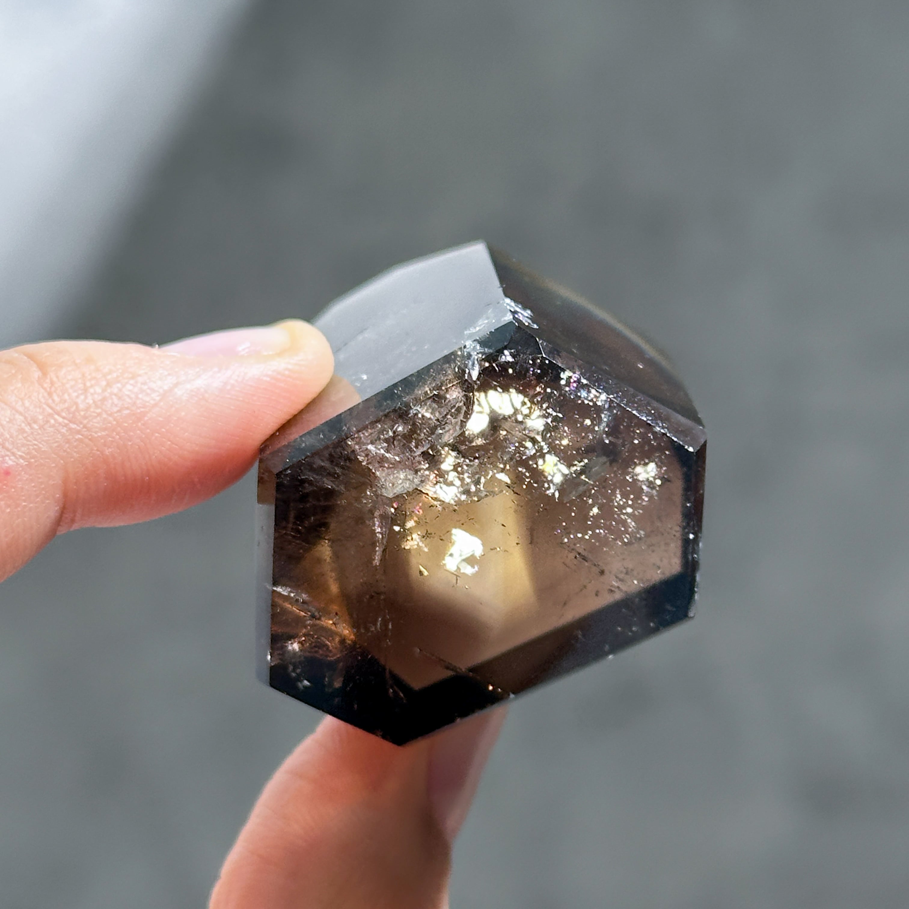 ファントム入り　マダガスカル産　エレスチャル　スモーキークォーツ ポイント　原石 ファントム入り マダガスカル産 エレスチャル スモーキークォーツ