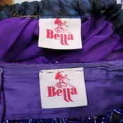 ベリーダンス オリエンタル 衣装 上下セット パープル系 ベラ Bella ラインストーン スパンコール トップス スカート ベルト アーム飾り 腕飾り 煌びやか 華やか 紫 金 セットアップ キラキラ ビーズ セクシー ダンス衣装 豪華 装飾 ゴールド系