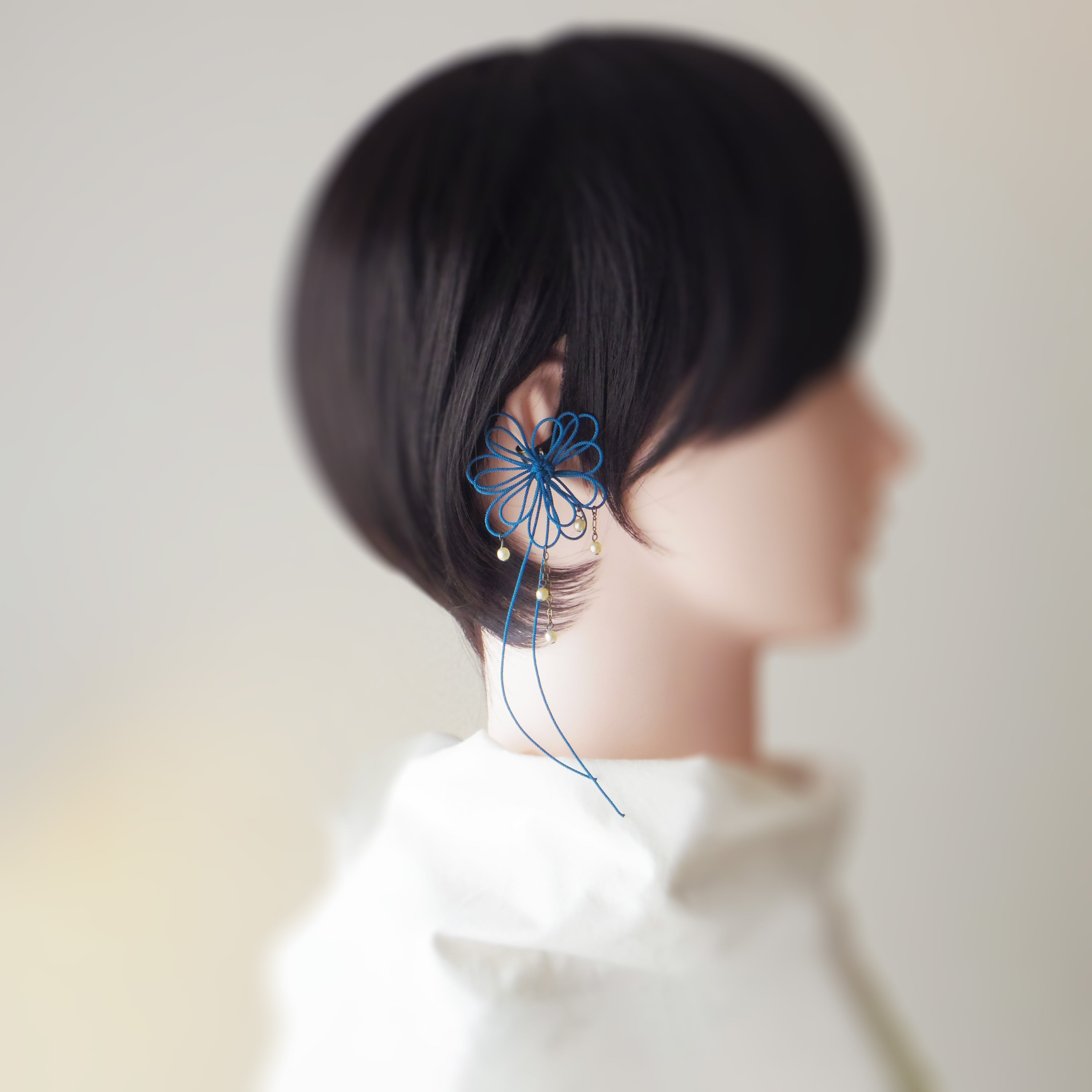 飾り結びかたっぽイヤーカフ「ヒタ降リ揺レル」【軽量】+グラスパールで浴衣・着物・洋服に。