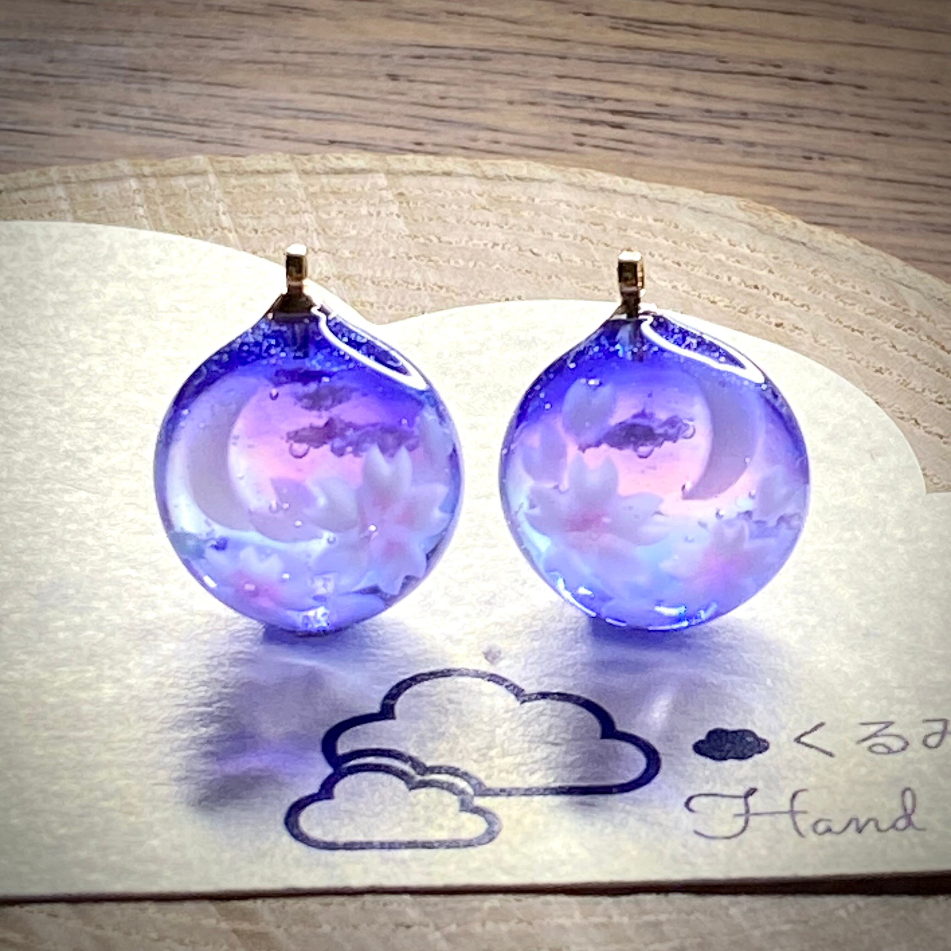 レジンピアス イヤリング 三日月と夜桜  半球 14mm