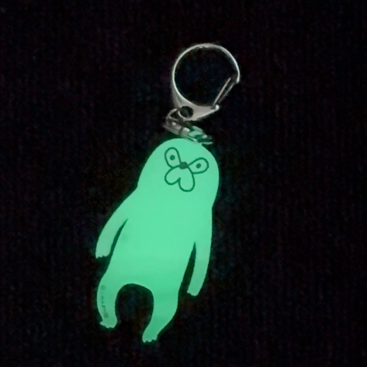 ムジーナの蓄光アクリルキーホルダー