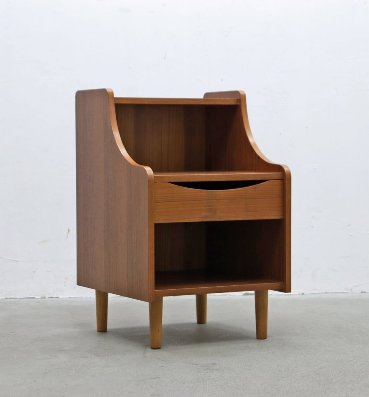 ヴィンテージ チーク材 ベッドサイド ナイトスタンド キャビネット サイドテーブル 収納 北欧デザイン