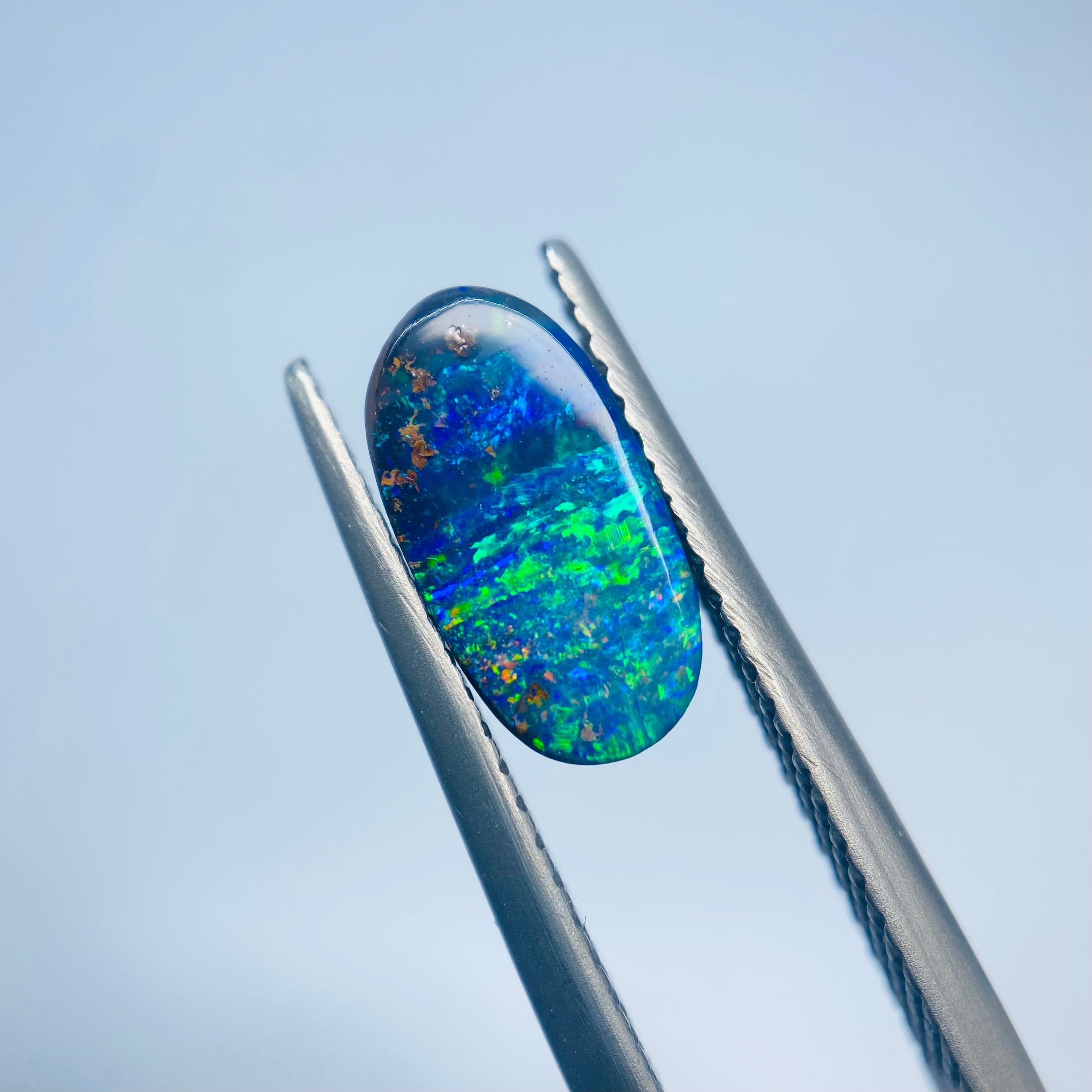 夜空と水面のバイカラーボルダーオパール