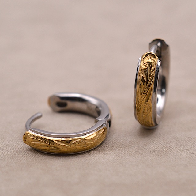 上品2トーン フープピアス サージカルステンレス｜金属アレルギー対応｜30%OFF