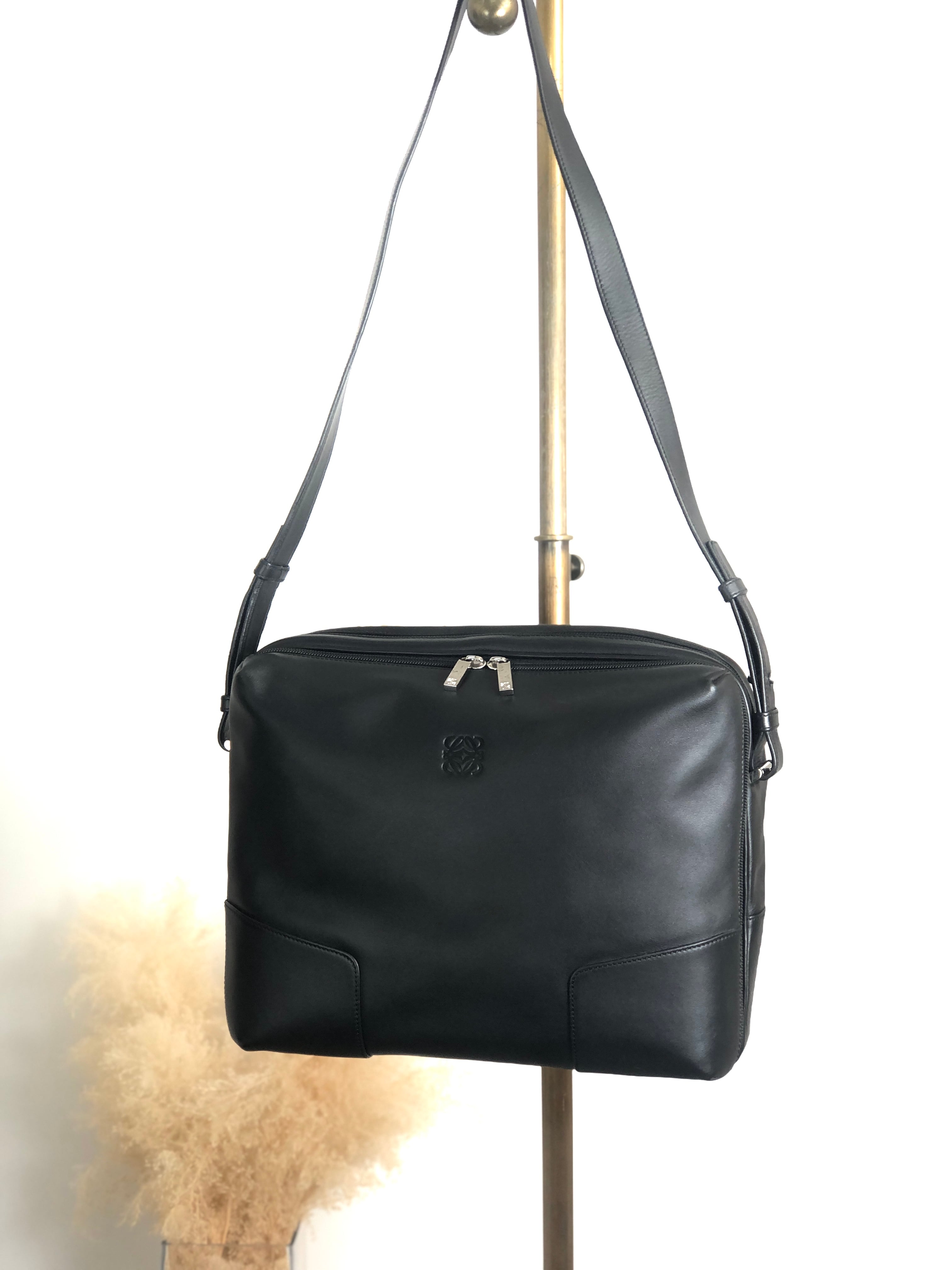 LOEWE ロエベ ショルダーバッグ ブラック アナグラム レザー vintage