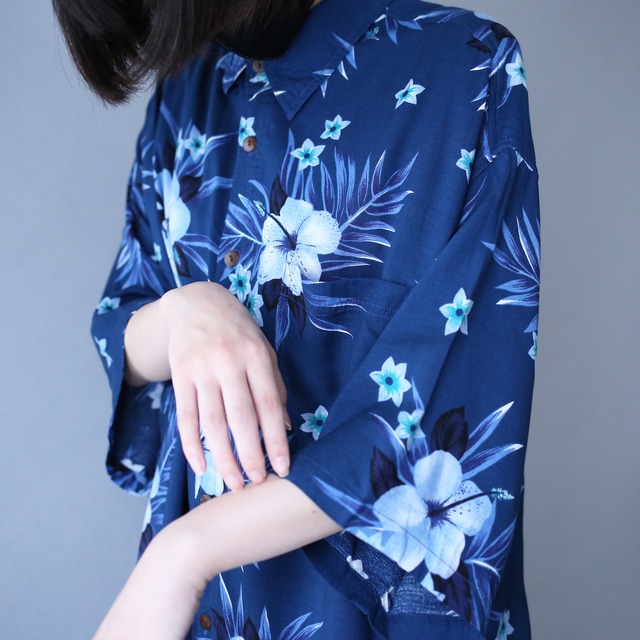 blue base flower pattern loose silhouette h/s shirt