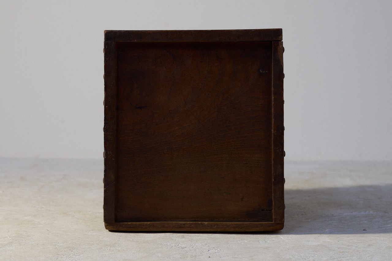 鍵が生きる、栗と杉の枯れた銭函