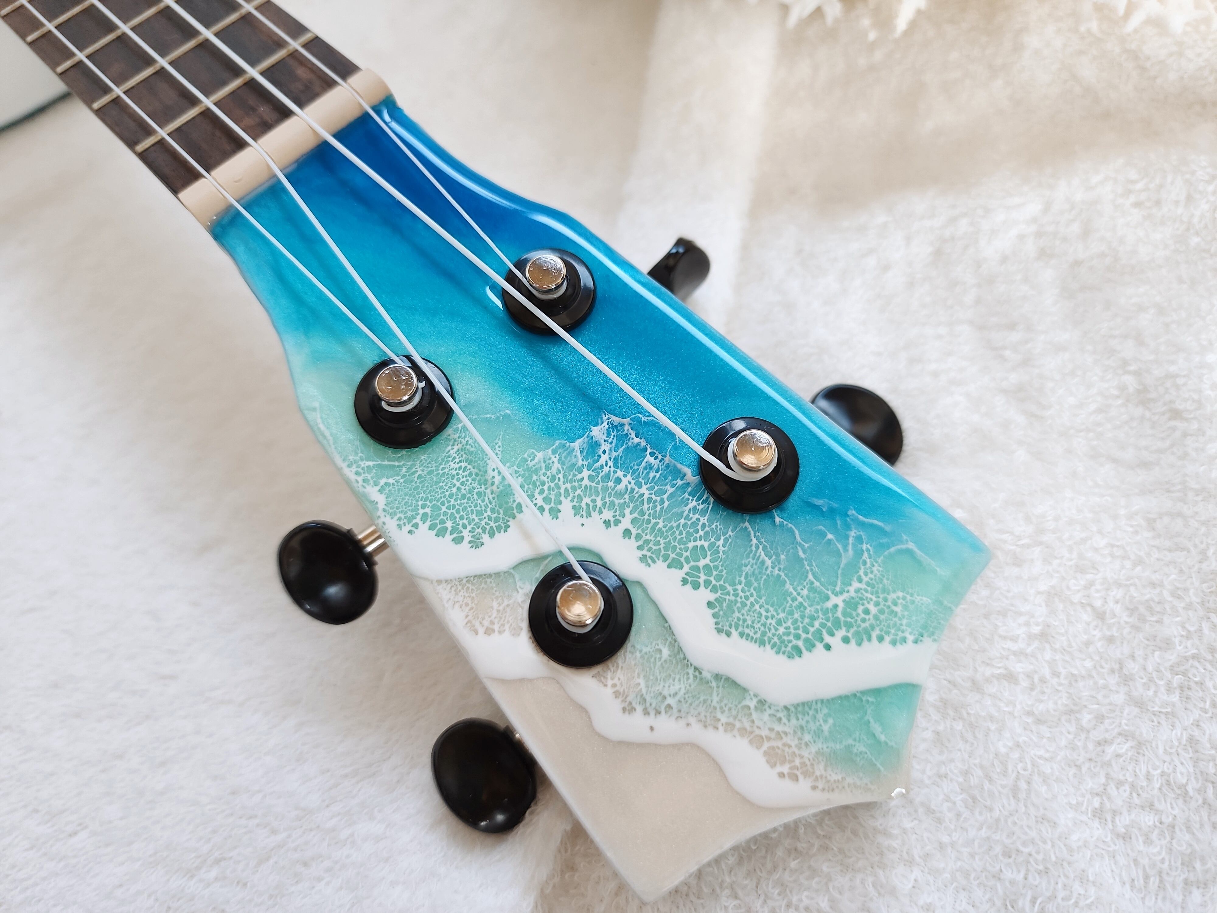 166.オーシャンレジンアート ウクレレ | Leaf Edgez