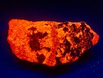 17) 蛍光鉱物