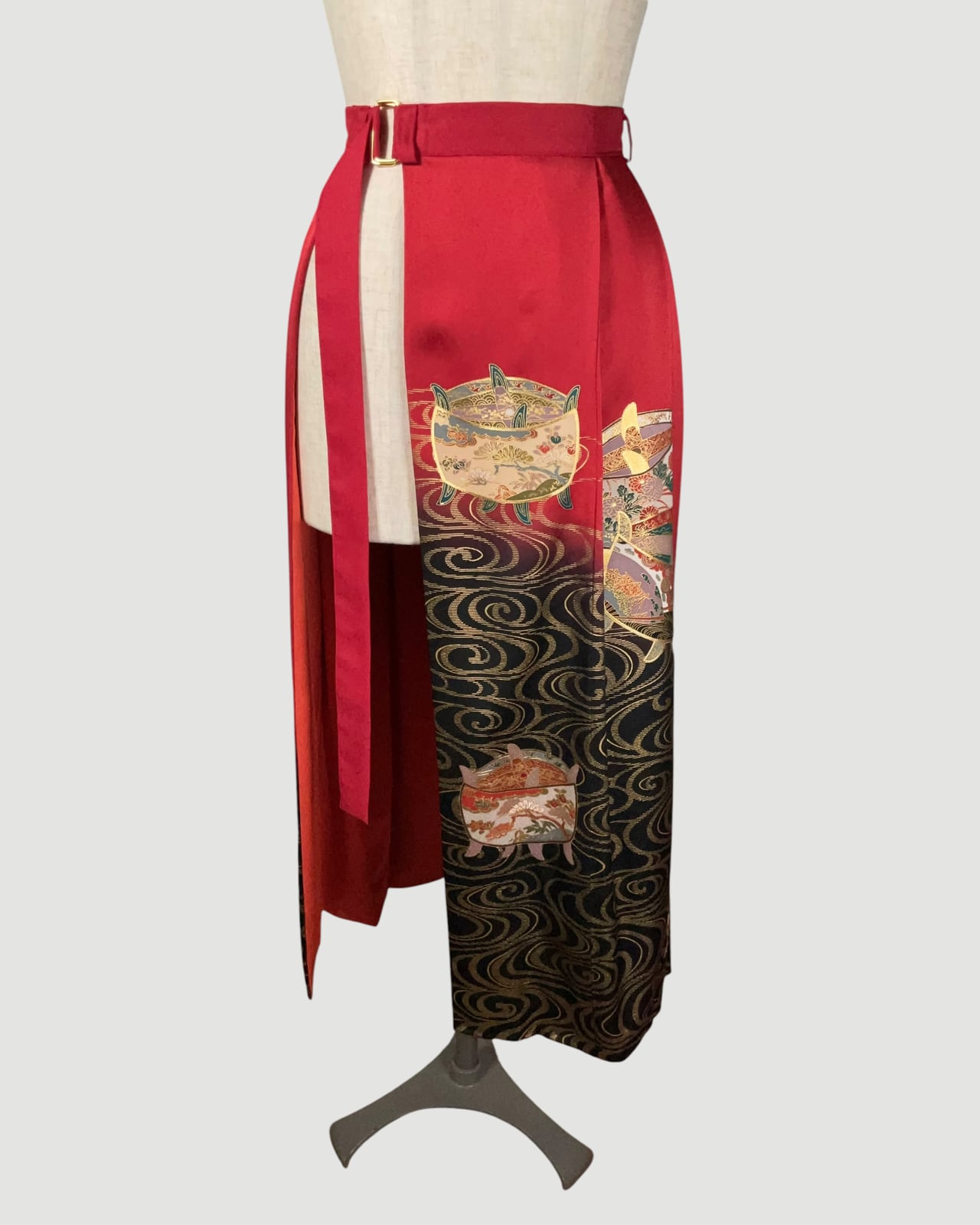 着物重ねスカート(振袖より制作) Kimono Overlay Skirt (Made of Furiesode Kimono)