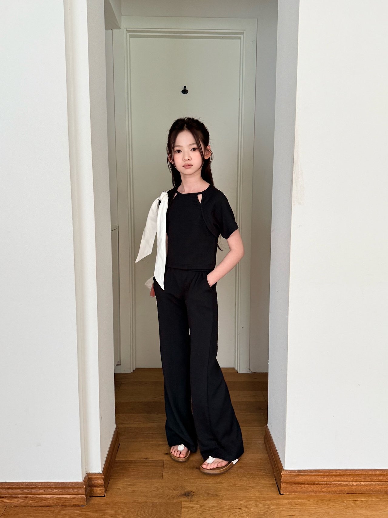 [COMMA] Pleated Wide Bootcut Jeans (140/150) / [콤마] 플리츠와이드부츠컷 (140/150)