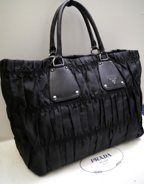 美品◆PRADA プラダ GAUFRE SHOPPING A4対応 ビジネス可 ナイロンｘレザー ショッピング トート バッグ 黒◆ 使い勝手抜群の大容量モデル♪