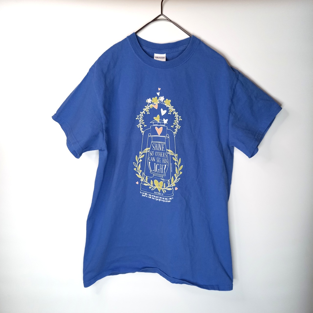 ギルダン　クルーネック　プリントTシャツ　半袖　くすみブルー　S