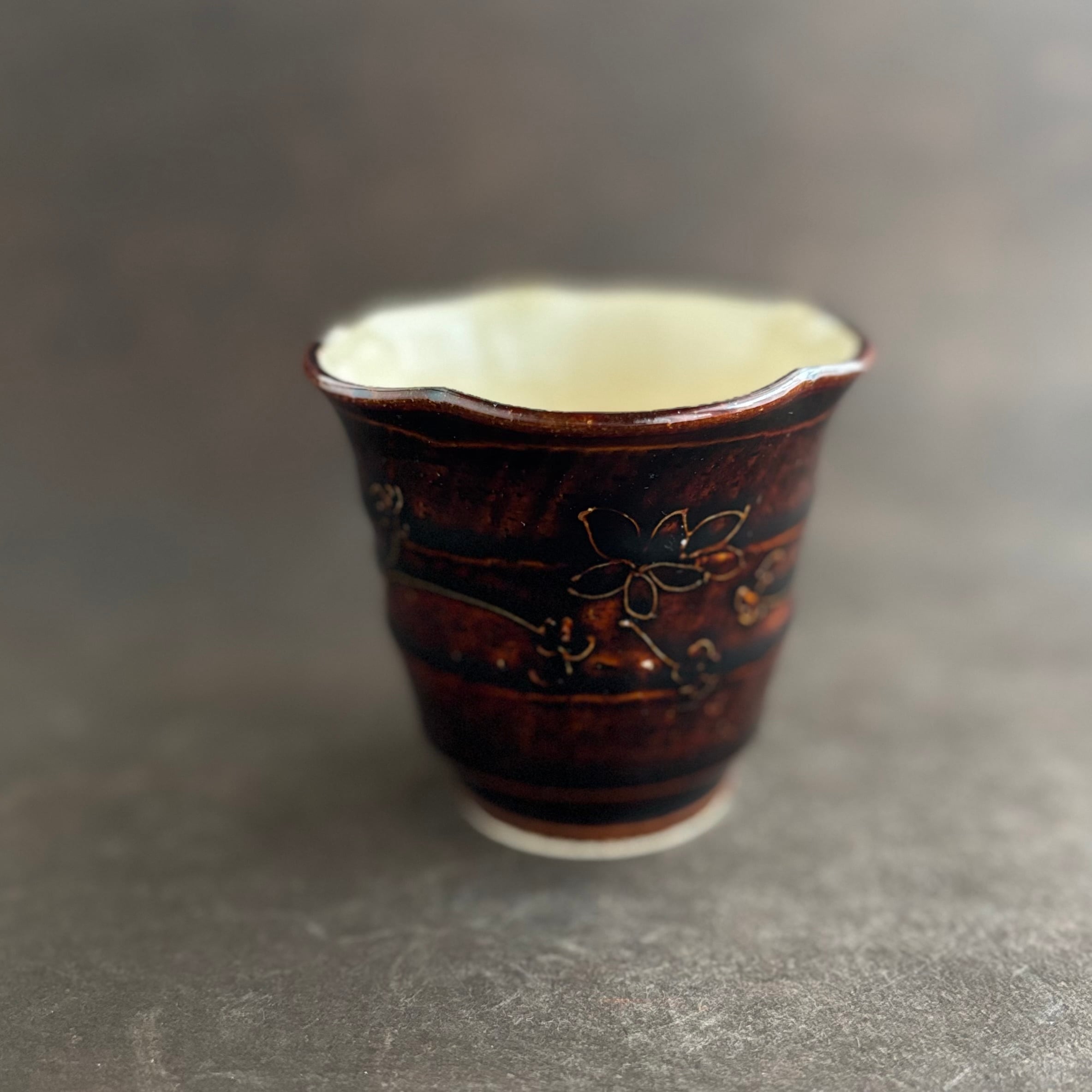 土和のルリエフ　飴釉　花形湯呑み