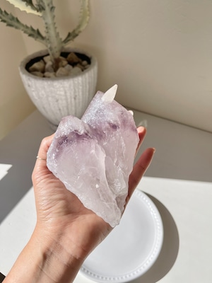 ブラジル産 カルサイトオンホワイトファントムアメシストツイン/ square calcite on amethyst twin