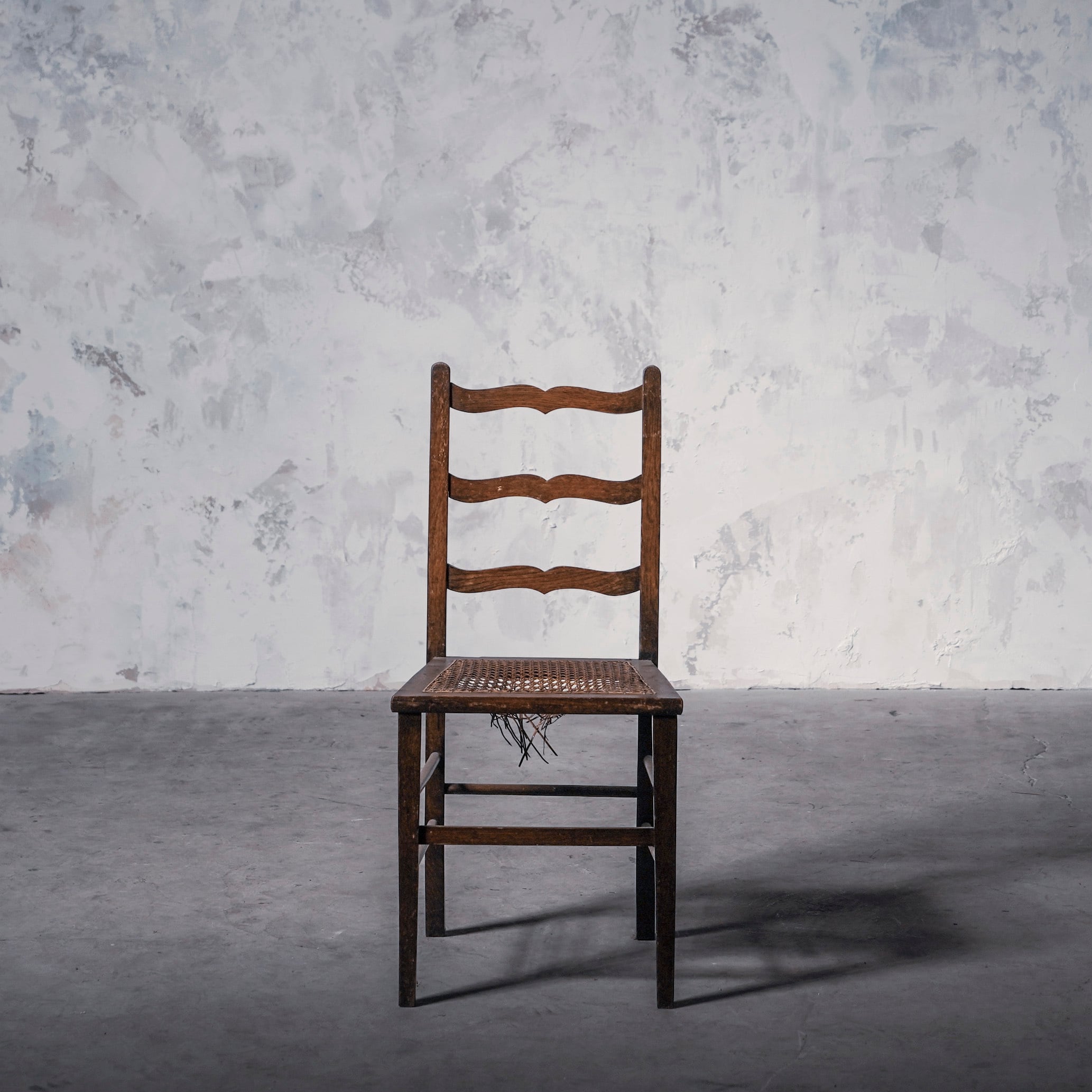 チェア/アンティークラッシュシートチェアー/破れあり/ラタンシート/ディスプレイ