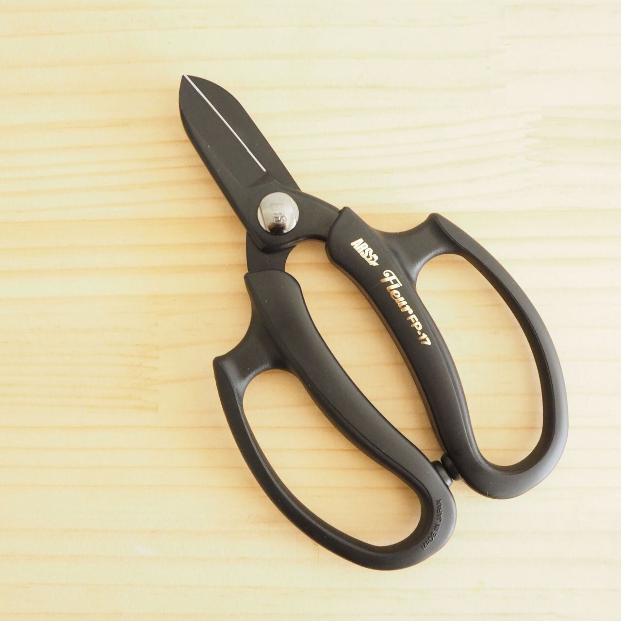 美品　OHGA FLEUR フルール　ブラック 新品未使用 fleur フルール スタッズ型押しバッグ ブラック