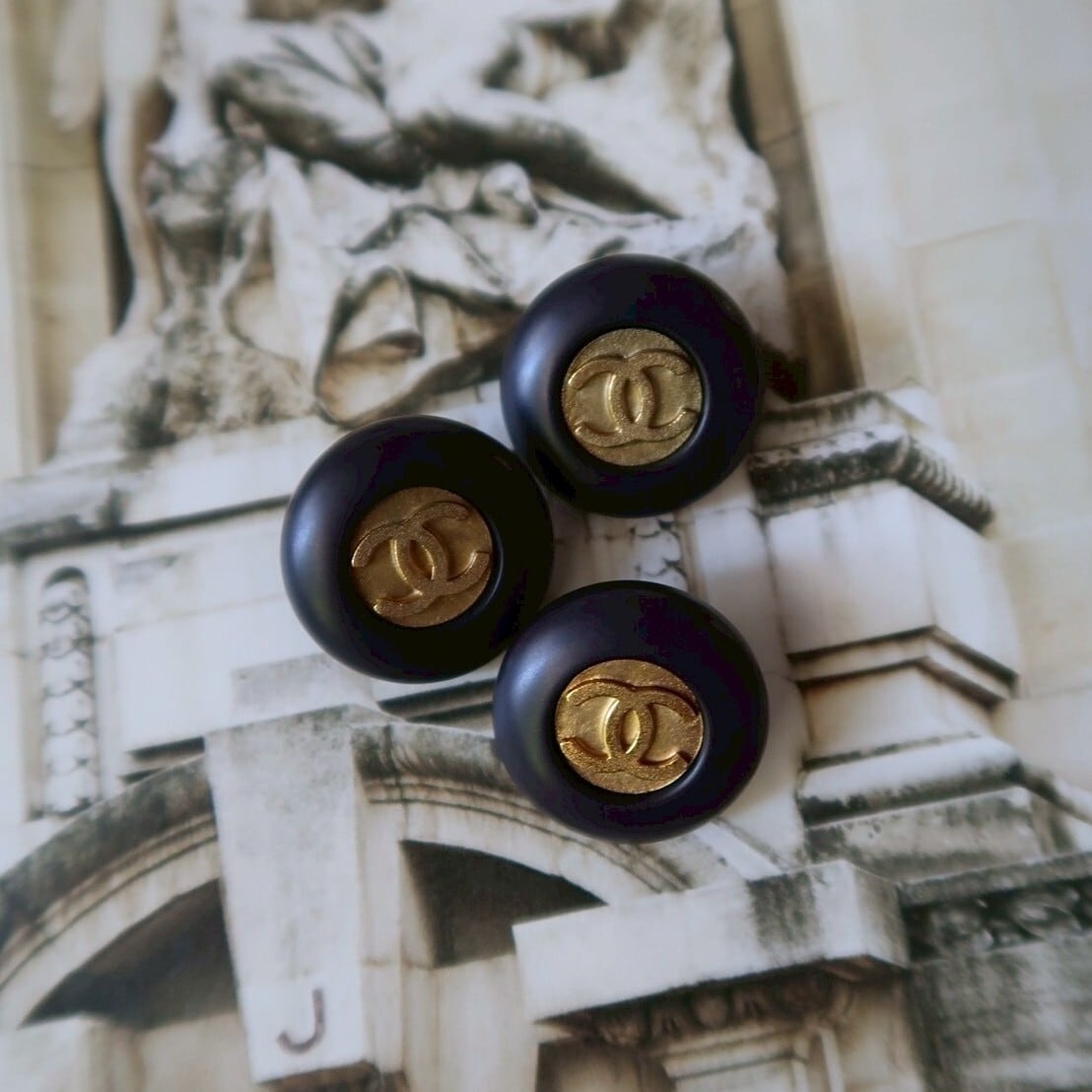 VINTAGE CHANEL BUTTON】ココマーク アンティークゴールド ブラック