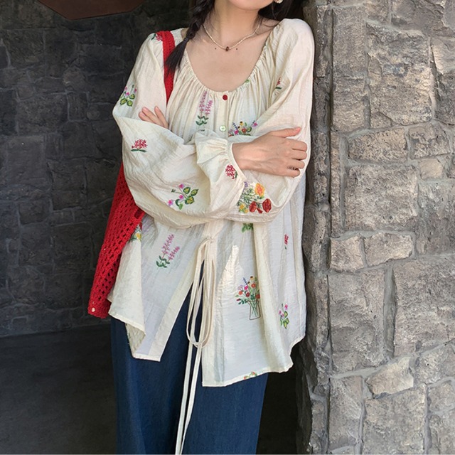 flower embroidered lantern sleeve blouse J00117
