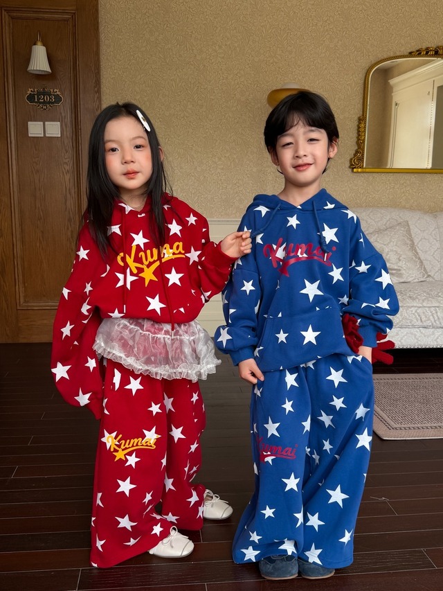 星柄フーディーセットアップ（2色展開）KMAI｜上下セット スター柄｜小学生 ジュニア対応｜通学 普段着｜韓国子供服｜男の子 女の子｜100-160cm｜2026秋服 ［取寄］