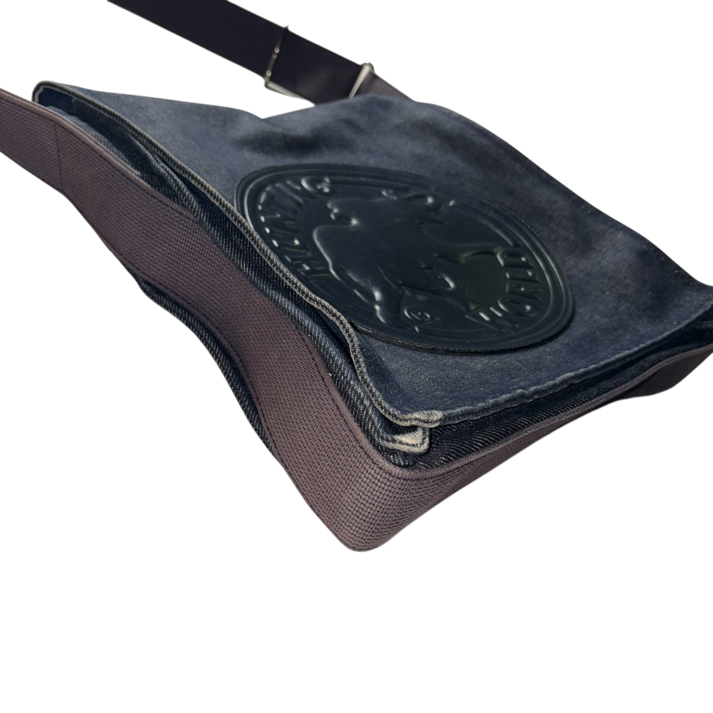 【美品】ハンティングワールド 大容量 デニム USA製 フラップ　ビッグロゴ HUNTING WORLD denim flap shoulder bag | NOIR ONLINE