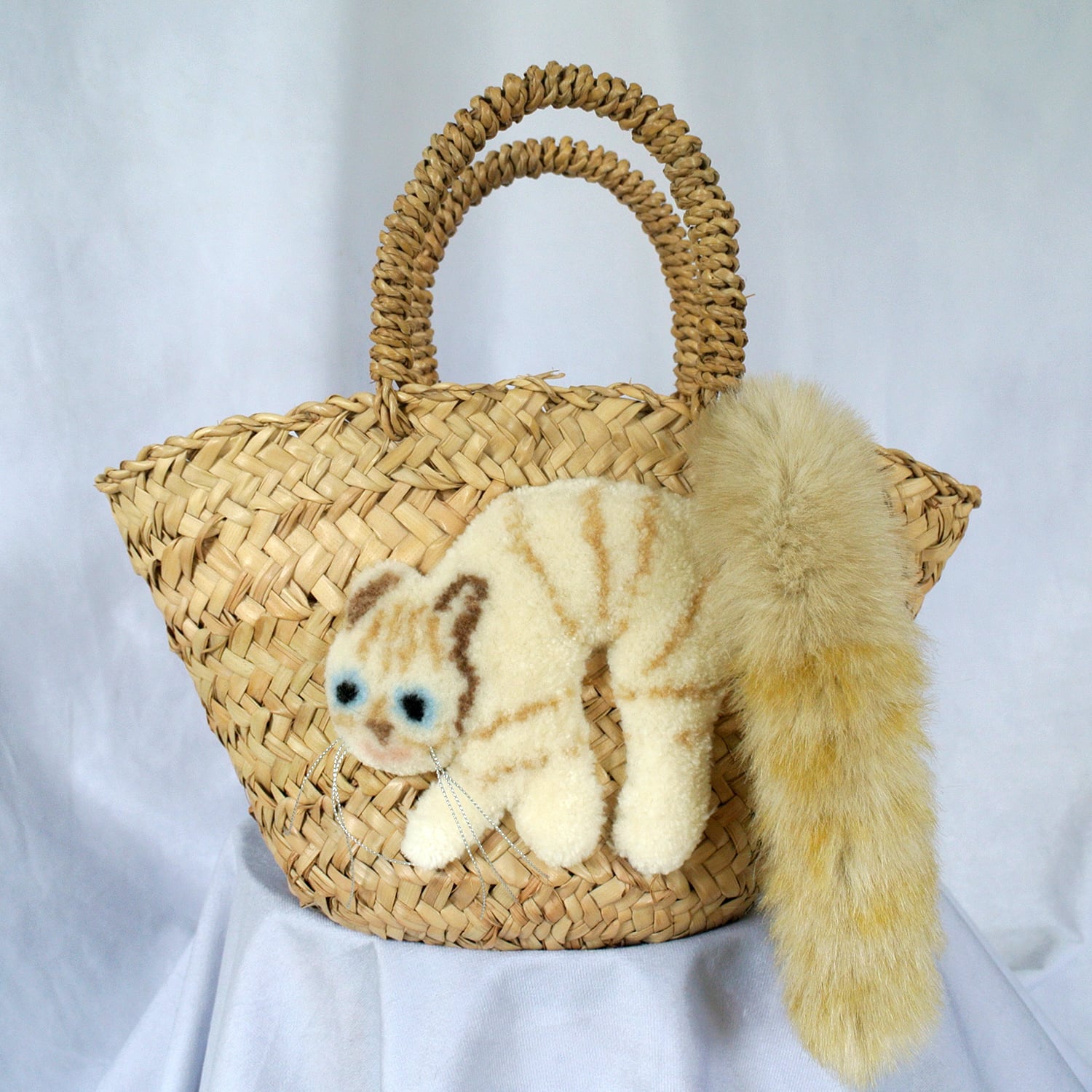 CAT IN DA HOUSE! ON LINE STORE