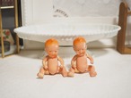 お座り上手の双子ビスク　2体セット（ペイント剥がれあり） 画像1